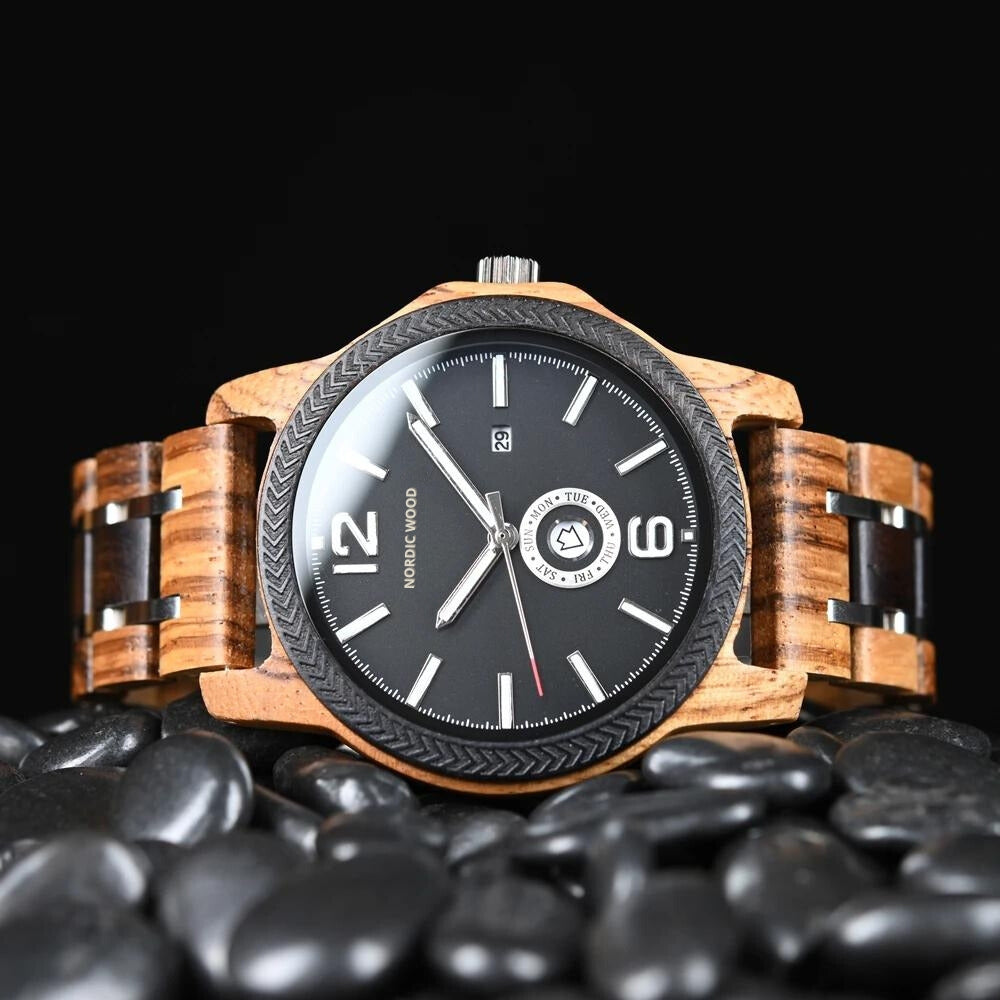 montre pour homme noire en bois