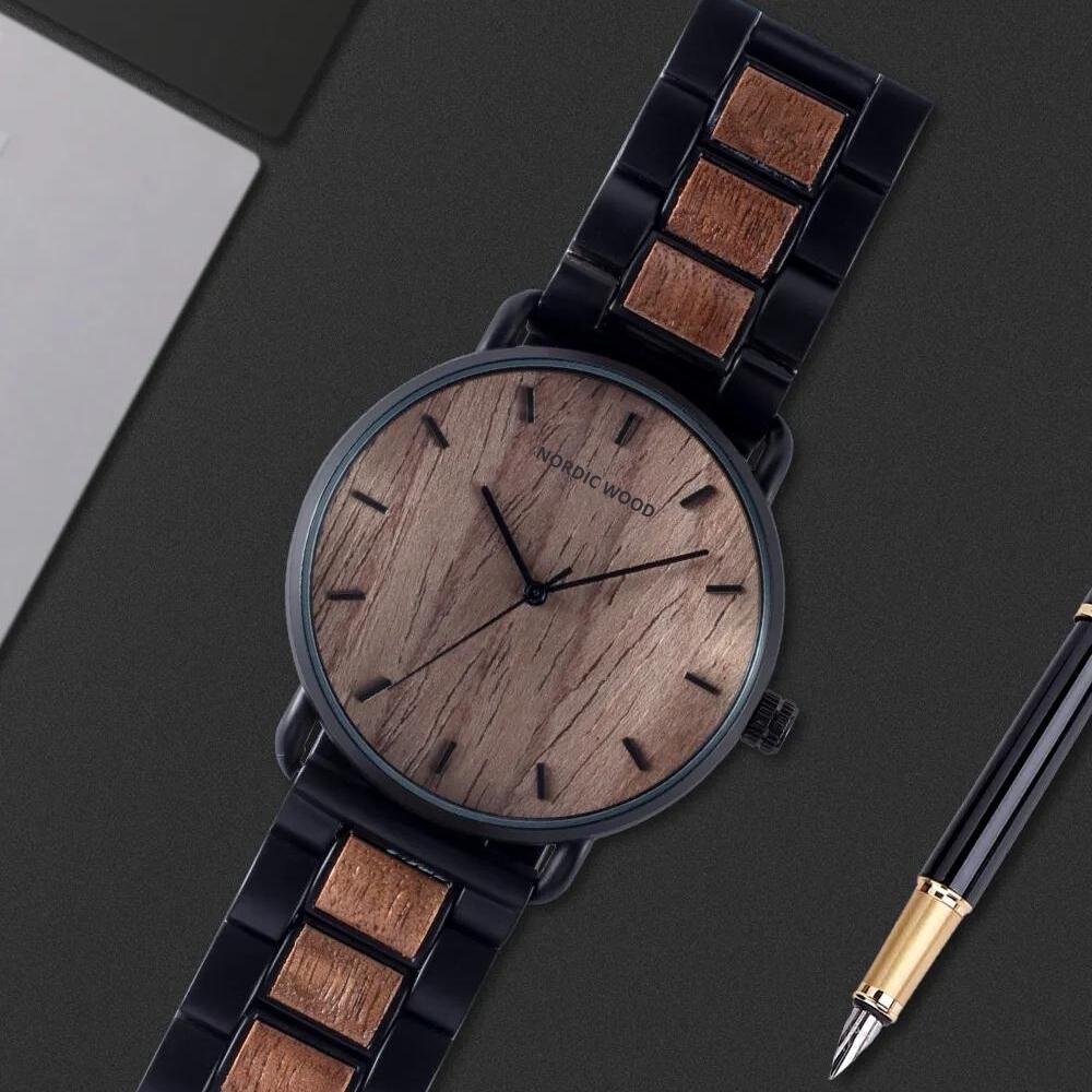 montre-bois-brun-fonce